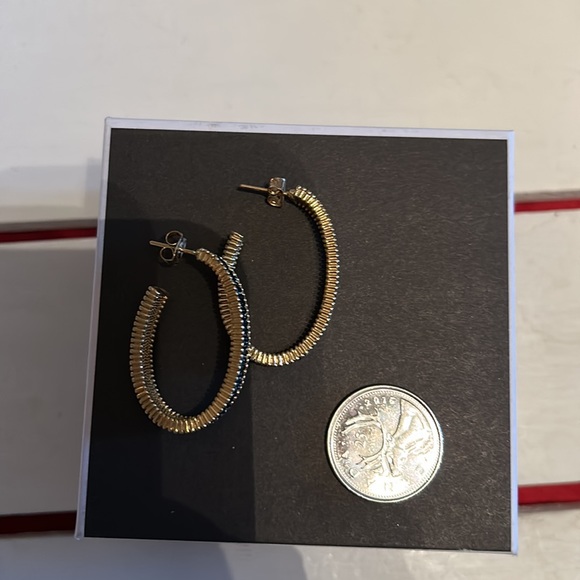 GOLD oval loop earrings with black crystals - Picture 8 of 8